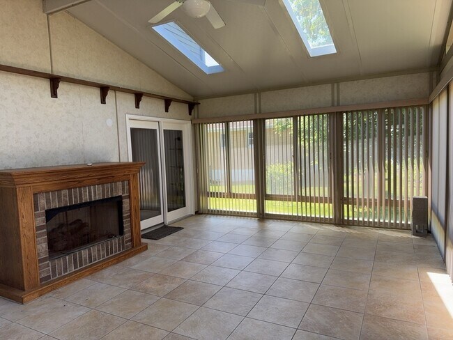 Building Photo - 36420 N Tamarack Dr