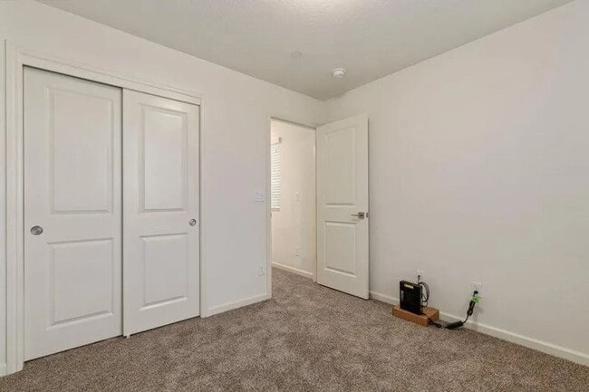 Building Photo - 736 N Bliss Ln