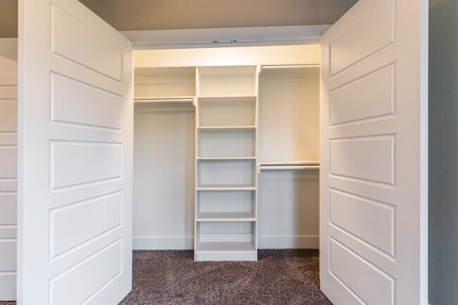 Building Photo - 310 Ditto Ave