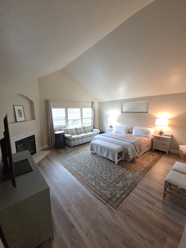 Building Photo - 10 Gregory Pl