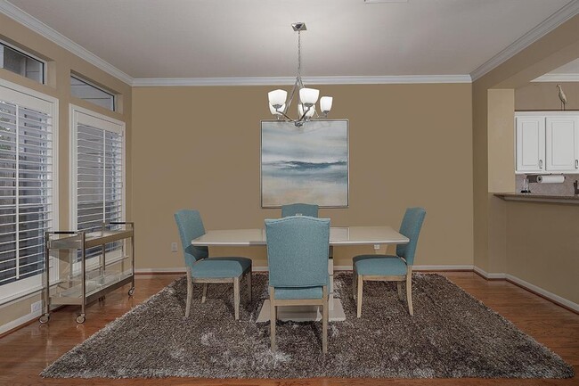 Building Photo - 110 N Valley Oaks Cir