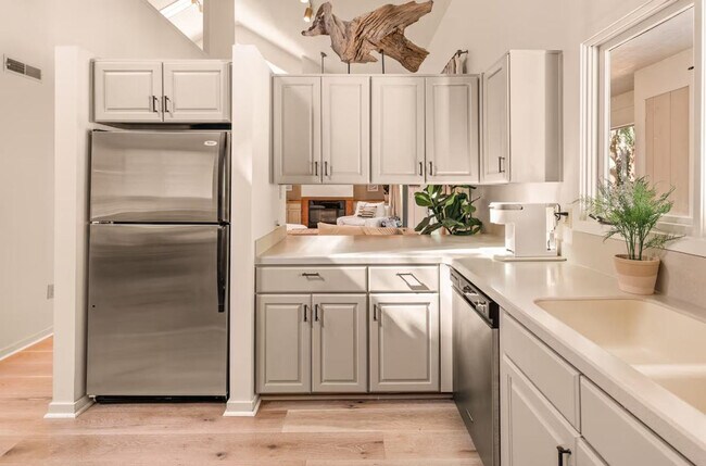 Building Photo - 2415 The Haul Over