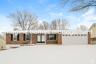 Building Photo - 2162 Meadow Dr