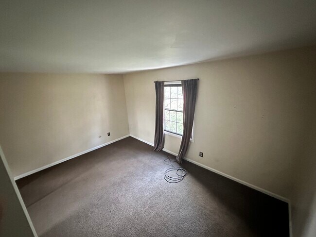 Building Photo - 658 Carriage Cir