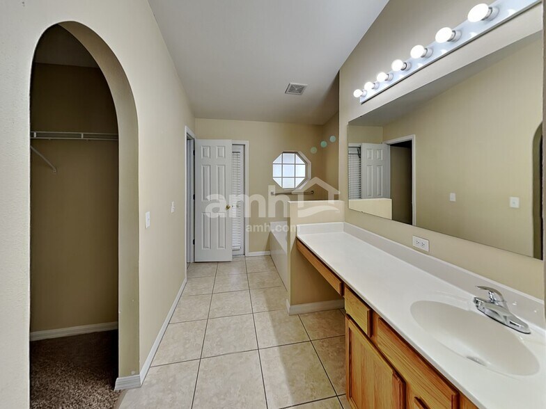 Building Photo - 1683 Sorento Cir