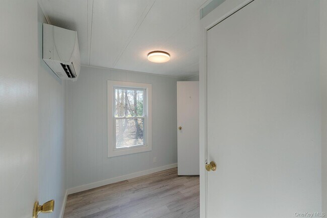 Building Photo - 193 Decker Rd