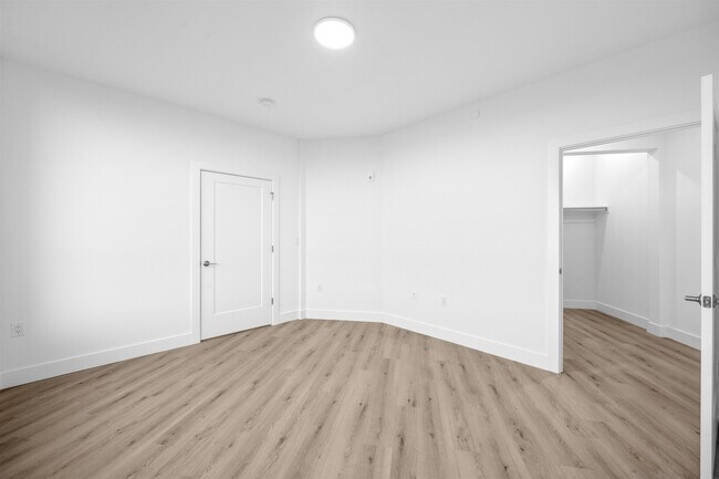 Building Photo - 17 Ave E