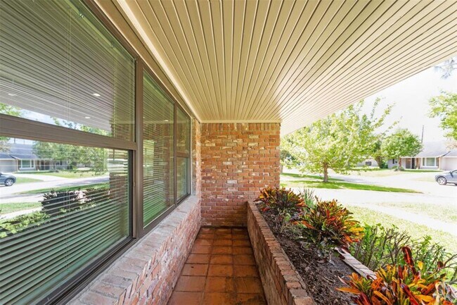 Building Photo - 10825 Willowisp Dr