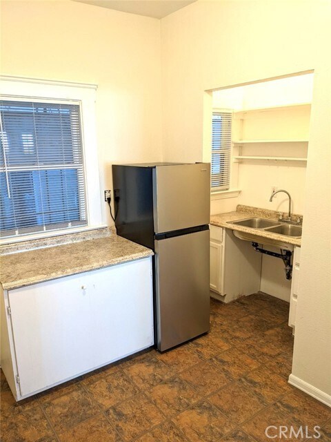 Building Photo - 234 W 4th St