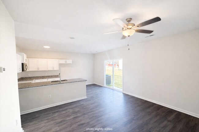 Building Photo - Three bedroom, 2.5 bath townhome in Whitsett