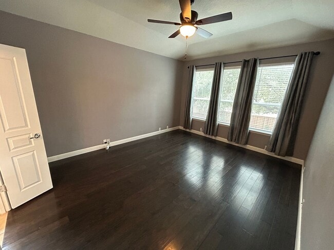 Building Photo - *COMING SOON* AMAZING 3 Bedroom  2 Bath Home w/ Office Room Near Alamo Ranch!