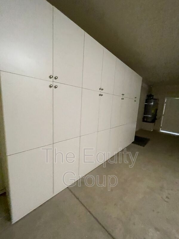 Building Photo - 608 W Evergreen Ct