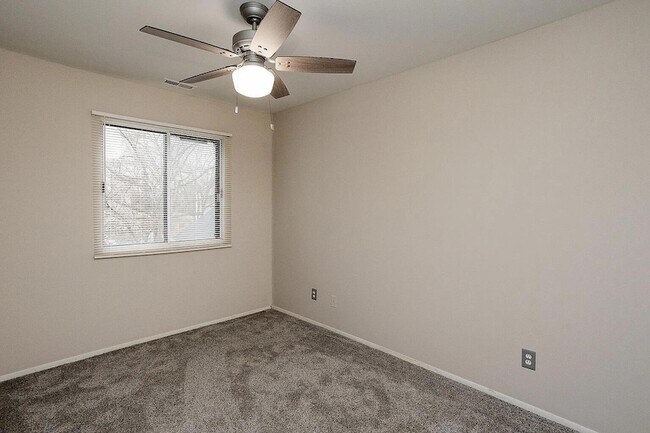 Building Photo - 2138 Dogwood Ln