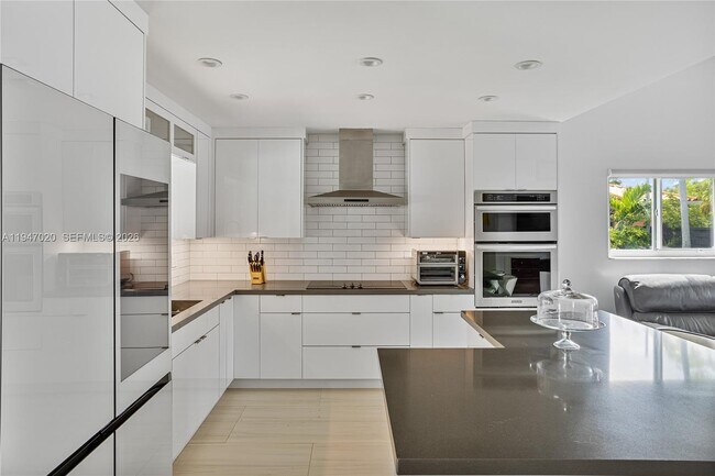 Building Photo - 9725 NW 28th Terrace