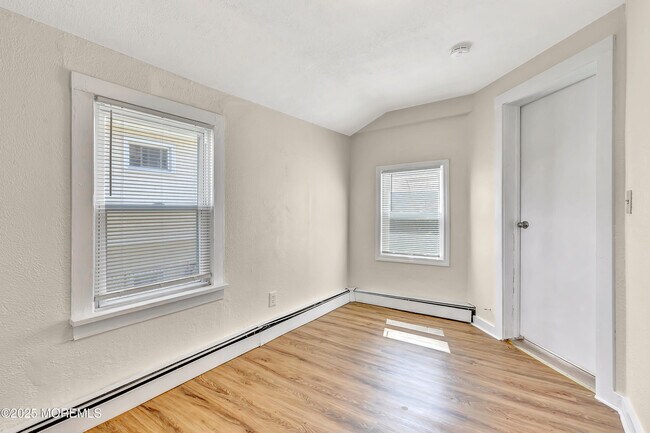 Building Photo - 203 13th Ave
