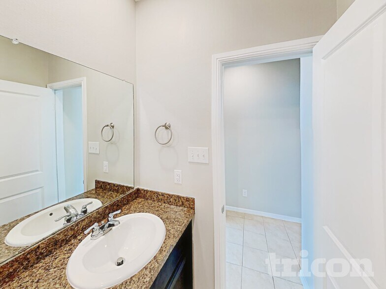 Building Photo - 304 Foxhunter St