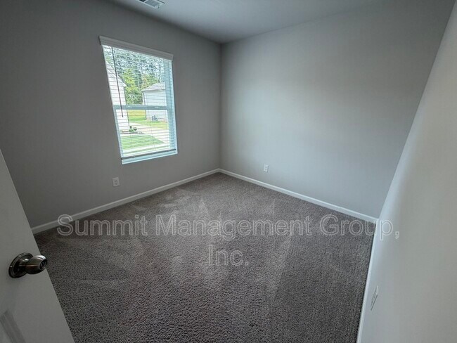 Building Photo - 160 Heard Ln