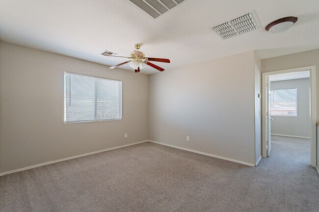 Building Photo - large 3 bedroom home for rent