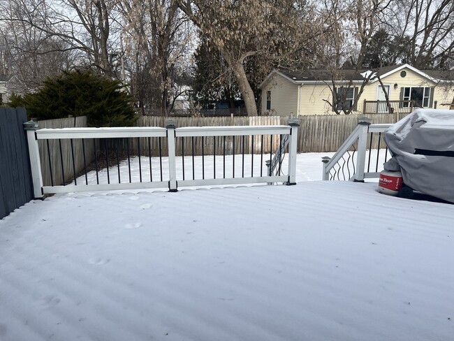 Building Photo - 838 E Washington St