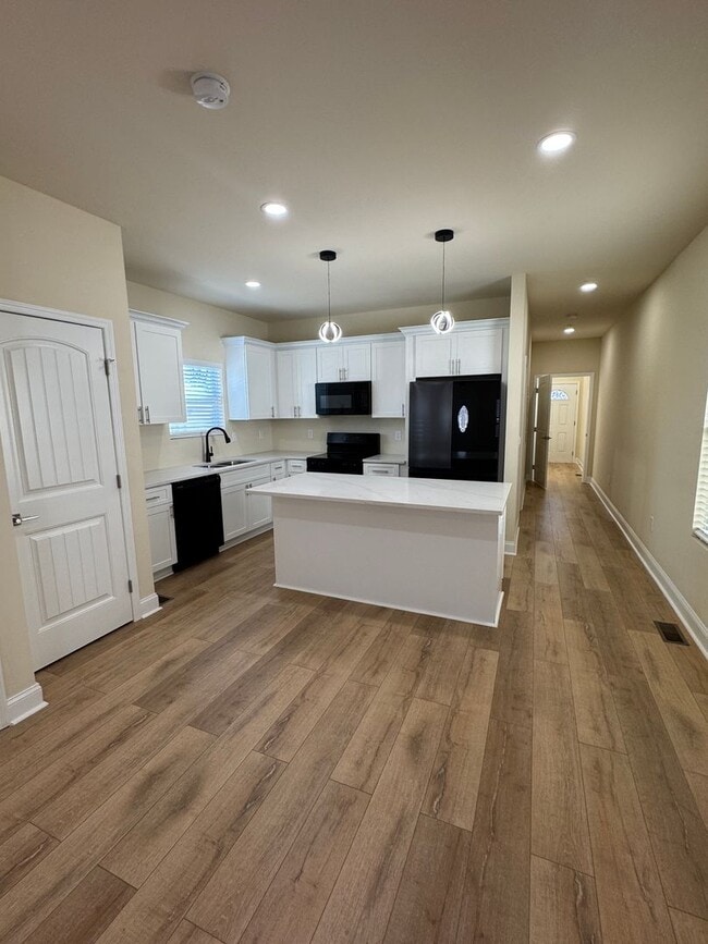 Building Photo - New 3 bed, 3.5 bath home across the Street from Meharry.  Modern upgraded kitchen and bathrooms. ...