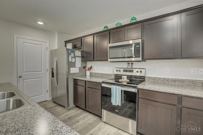 Building Photo - 111 River Hts Dr