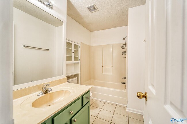 Building Photo - 212 Green Springs Ln