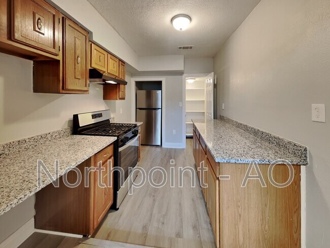 Building Photo - 3207 Daniel Dr