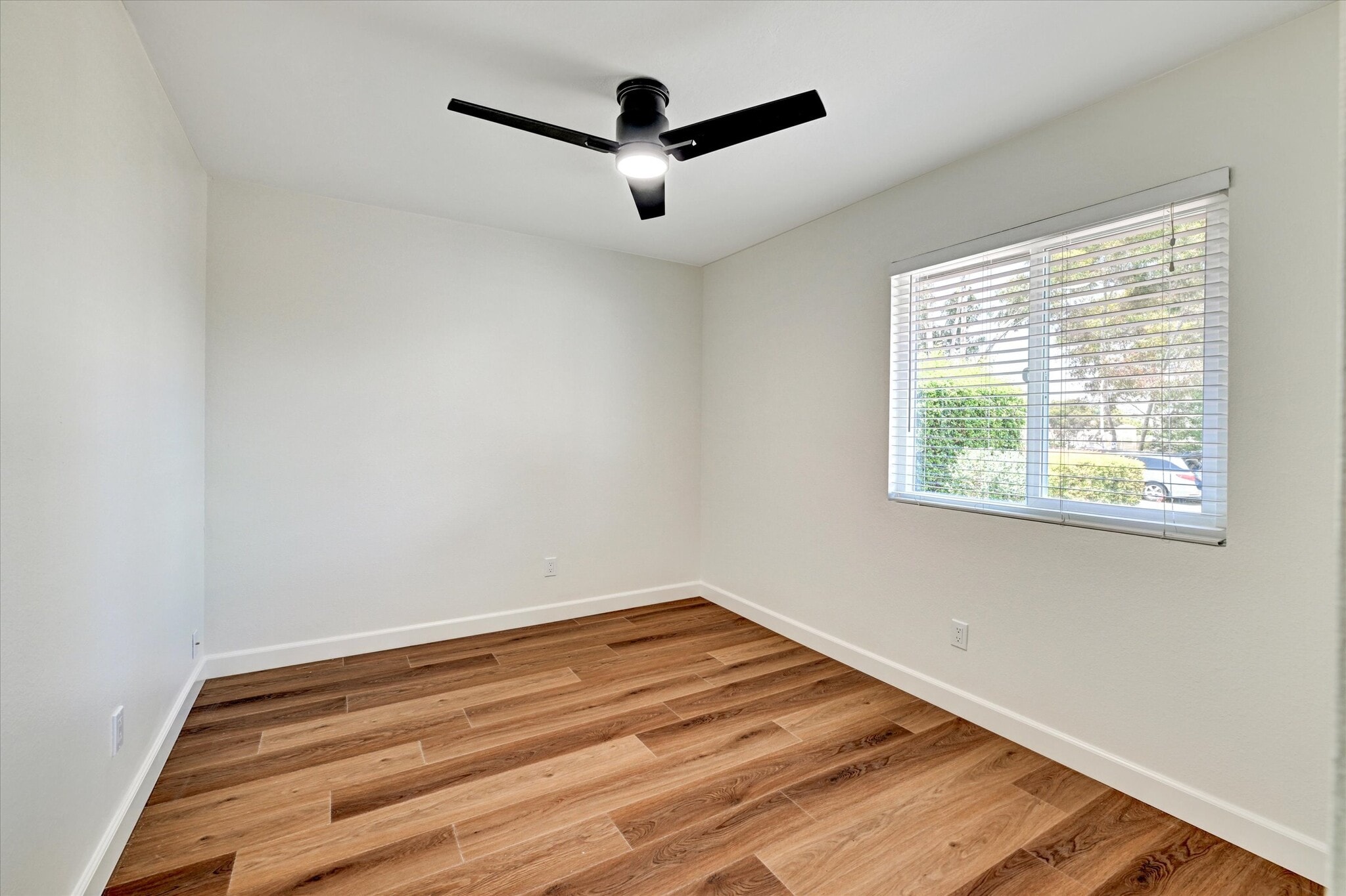 Building Photo - 1738 Hanford Dr