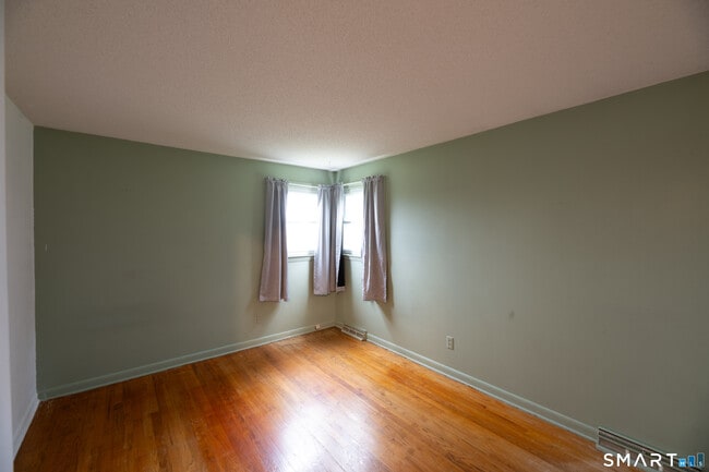 Building Photo - 3 Mountain View Dr