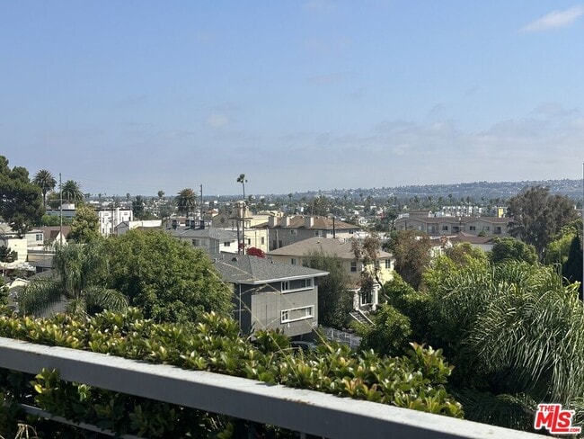 Building Photo - 5403 W Wilshire Vista Ln