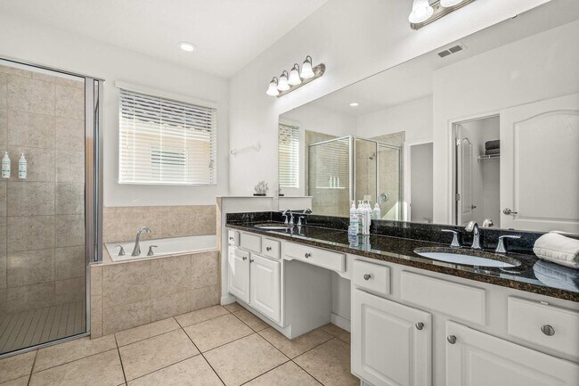 Building Photo - 4140 Oak Tree Dr