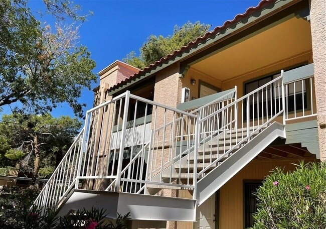 Building Photo - 5162 S Jones Blvd