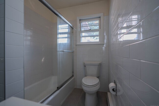 Building Photo - 16 Oenoke Pl