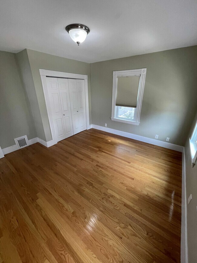 Building Photo - 15 Charles Street Ave