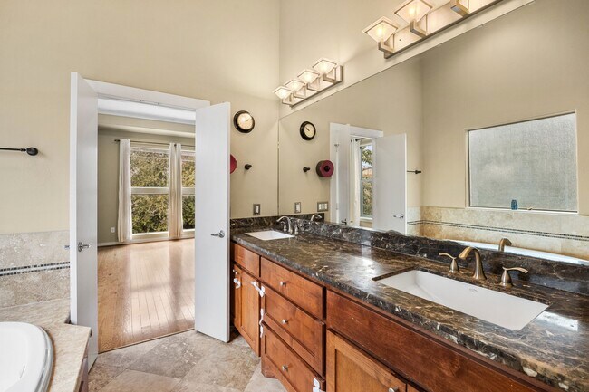 Building Photo - 510 Jackson Hill St