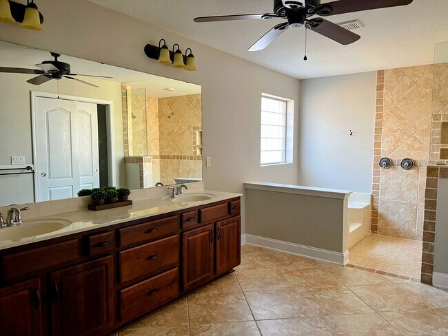 Building Photo - 9722 Misty Meadow Ln