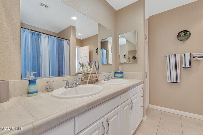 Building Photo - 4542 Skidmore Ct