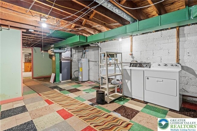 Building Photo - 732 N St Lucas St