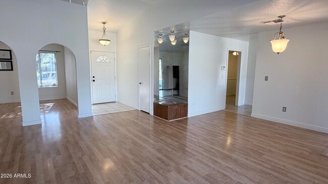 Building Photo - 4844 E Sunrise Dr