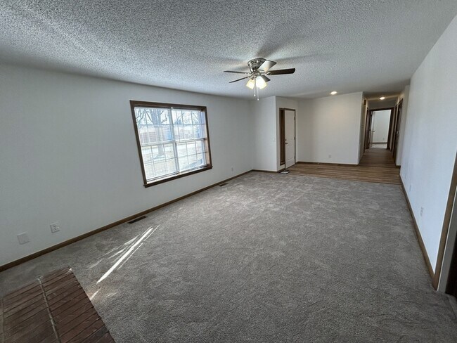 Building Photo - 902 S 17th St