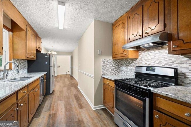 Building Photo - 200 E Country Woods Dr