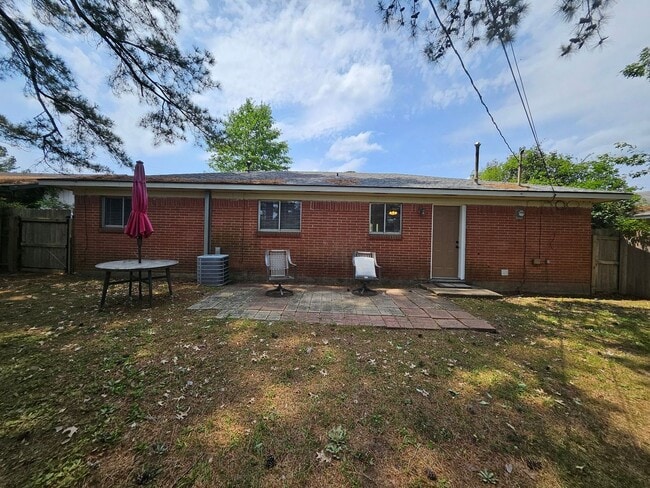 Building Photo - 404 Magnolia St