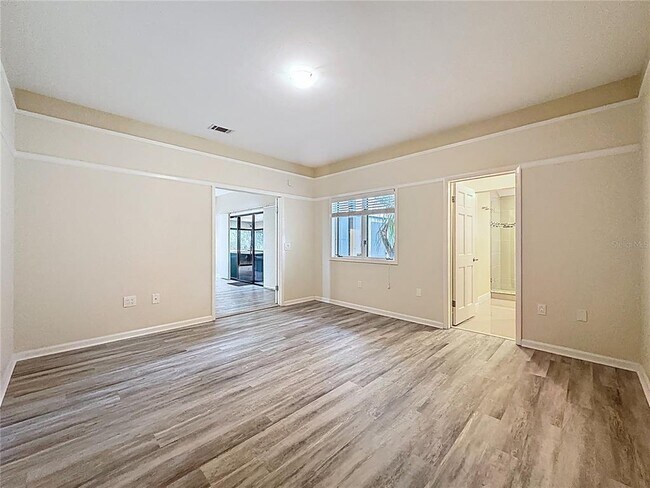 Building Photo - 6846 Lake View Dr