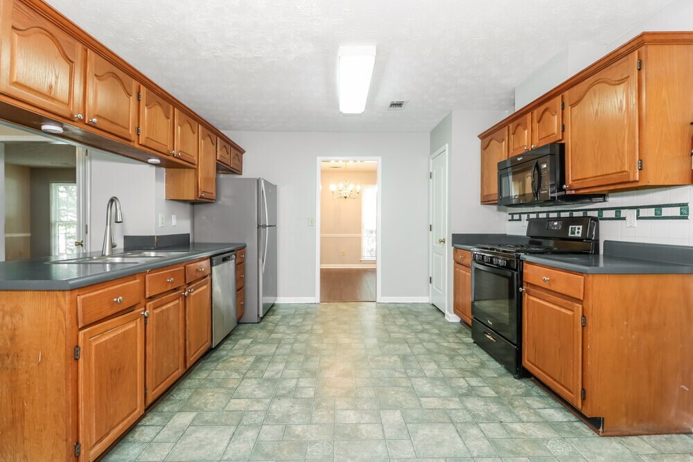 Building Photo - 2885 Summit View Ct