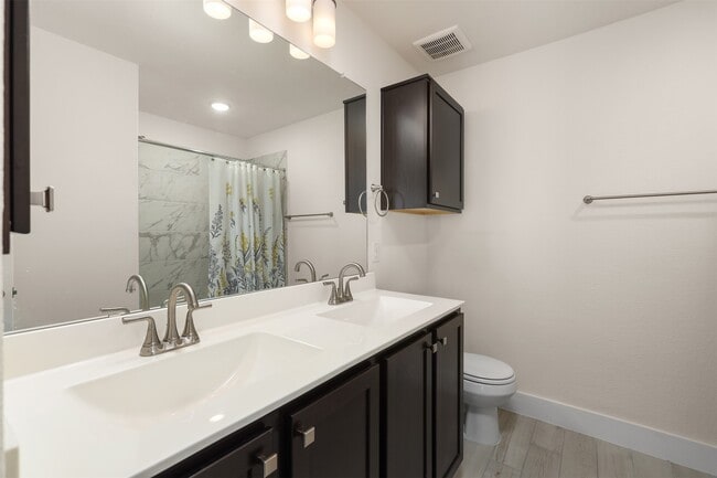 Building Photo - 2108 Eagle Nook Dr