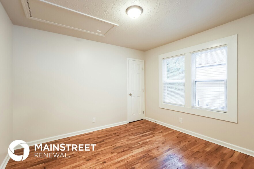 Building Photo - 2900 Wyandotte Ave