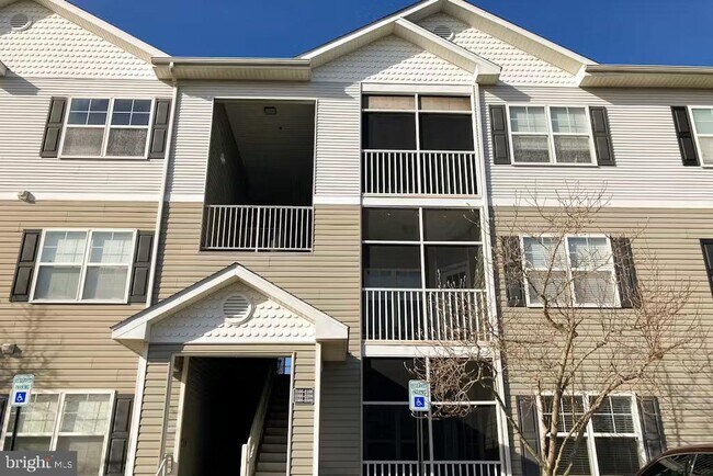 Building Photo - 34670 Villa Cir