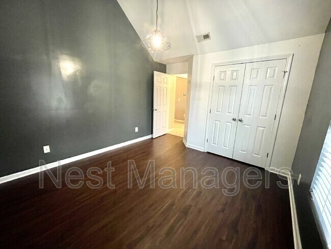 Building Photo - 311 Highgrove Dr