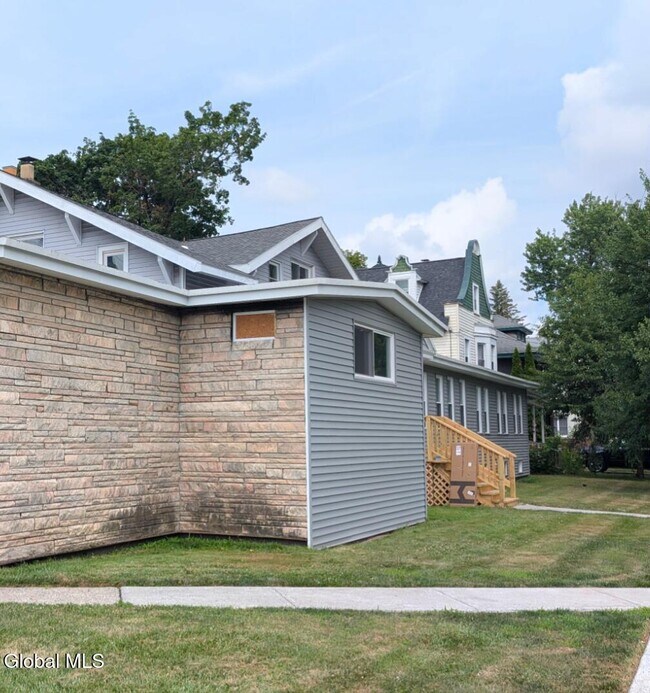Building Photo - 4 Ten Eyck Ave