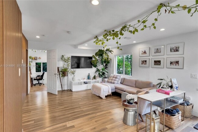 Building Photo - 1450 SW 20th Ave